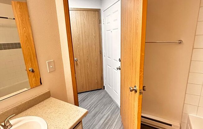 1 bed, 1 bath, 660 sqft, $1,250, Unit W - 043