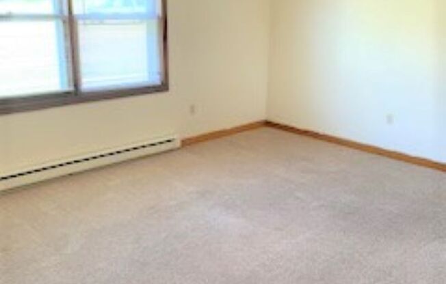 2 beds, 1 bath, 903 sqft, $1,210, Unit I-5