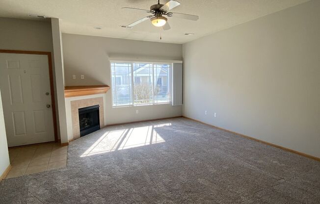 1147 NE 7th Ln - Townhome w/ Attached Garage For Rent