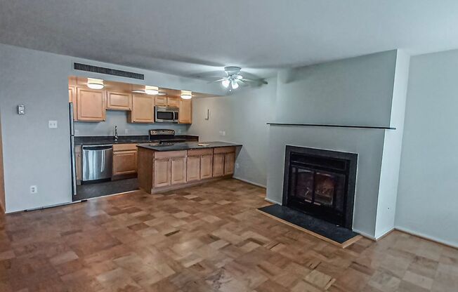 Cozy 1 Bed 1 Bath Unit With Gorgeous Views In Historic Lake Anne Of Reston