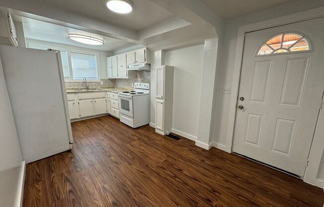 3 beds, 1 bath, $1,200, Unit Apt A