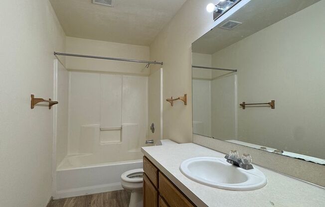 2 beds, 1 bath, $1,198, Unit 105