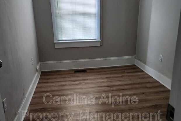 901 WALNUT ST