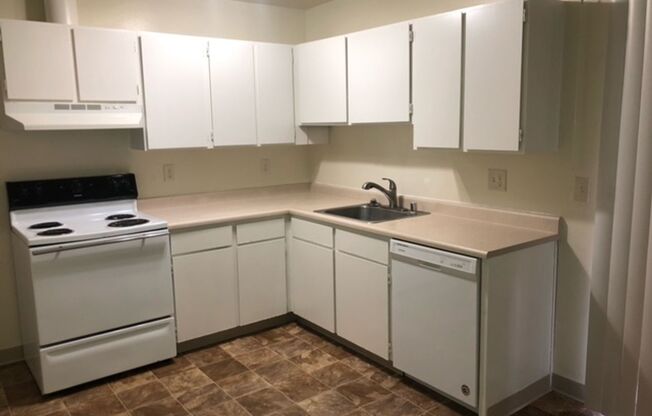 2 beds, 1 bath, 930 sqft, $1,300, Unit #12