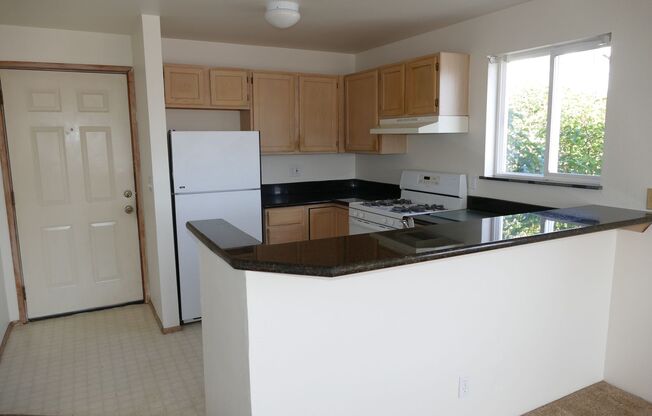 2 beds, 1 bath, 850 sqft, $1,825, Unit D