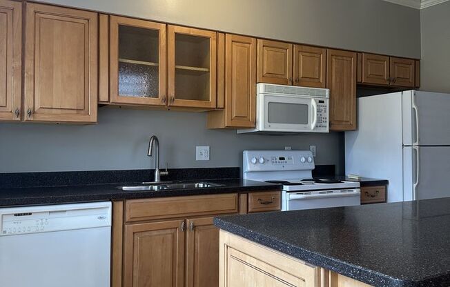 Gorgeous Italian Village Townhome!