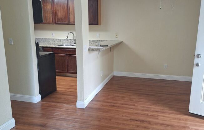 2 beds, 1.5 baths, 900 sqft, $1,595