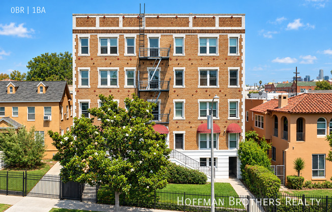 200 S Kenmore Ave