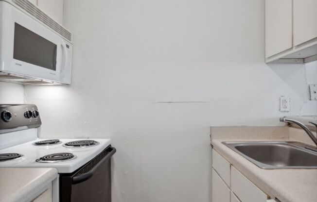 4105 Speedway, Unit 105