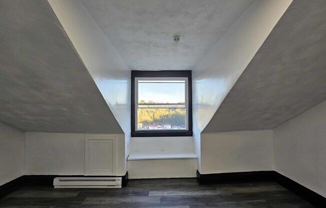 Beautiful 4 Bed, 1 Bath Home for Rent- Spacious, Modern, and Move in Ready!