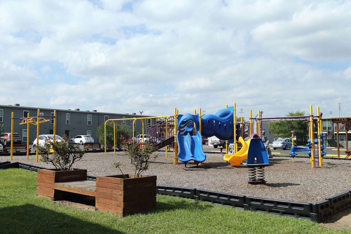 Willow Creek Apartment Homes in Southeast Houston, TX