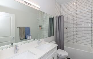 Recently Renovated 2 Bed 1 Bath in Great Pilsen Location