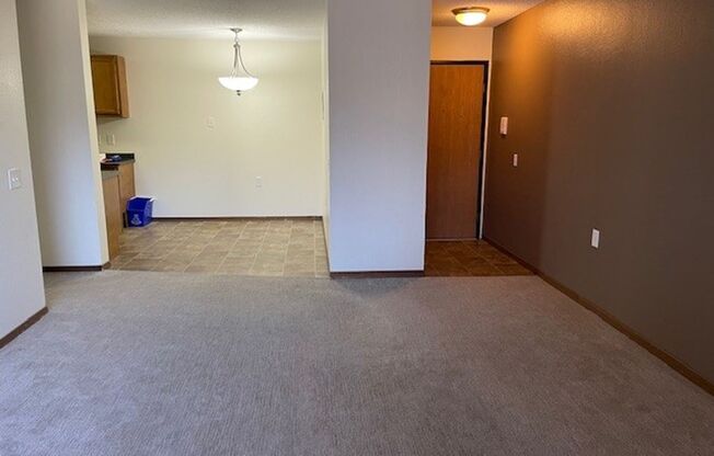 2 beds, 1 bath, 938 sqft, $1,330, Unit 880-101