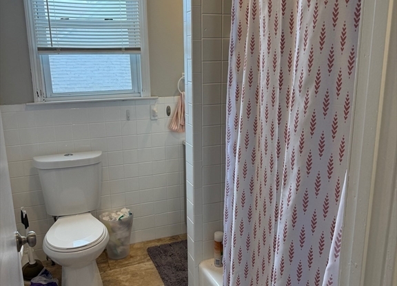 3 beds, 1 bath, 1,296 sqft, $3,400, Unit 3