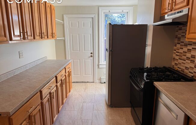 2 beds, 1 bath, $3,100, Unit 1