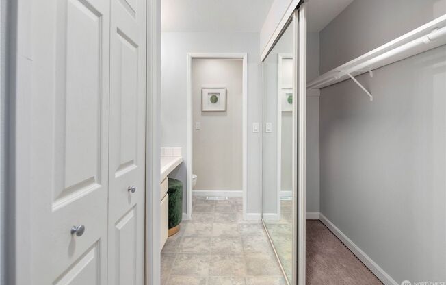2 Bedroom Top-Floor Unit in Juanita