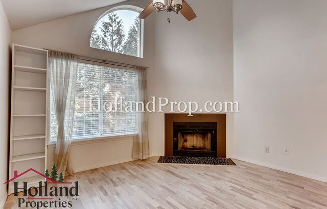 Great NW Portland Condo in Rock Creek ready for you!