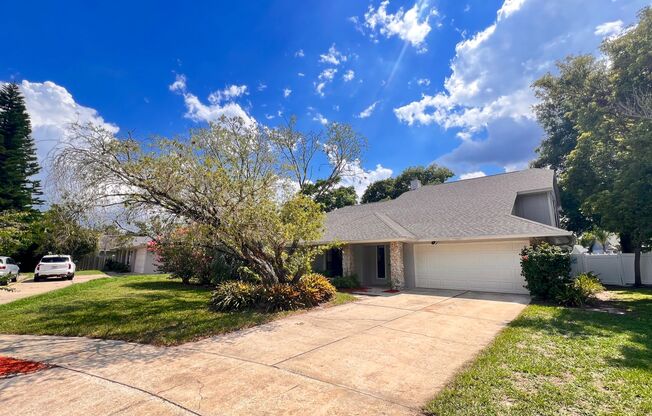 Discover Your Dream Home in Alafaya Woods: 4 BD/2BA 1020 Faircloth!
