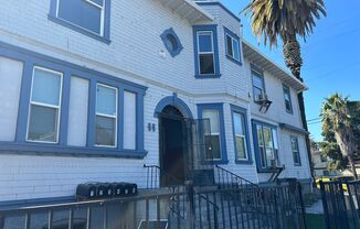 44 W. Acacia Street