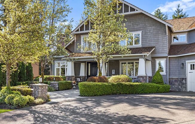 Spacious 5-Bed 4.5 Bath Home with Two Primary Suites on a Quiet Cul-de-Sac in Sammamish