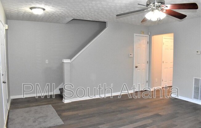 5798 STRATHMOOR MNR CIR