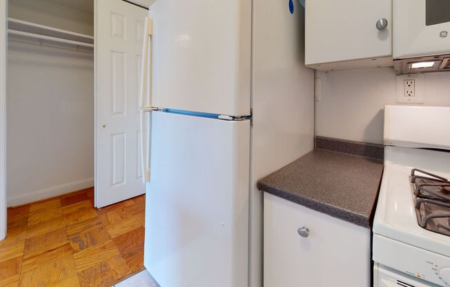 Studio, 1 bath, $1,400