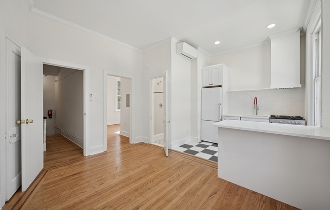 1221 N FRANKLIN ST