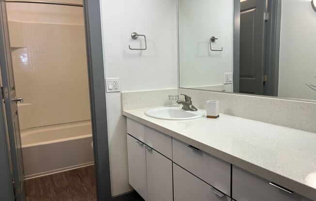 1 bed, 1 bath, 650 sqft, $2,410, Unit D087