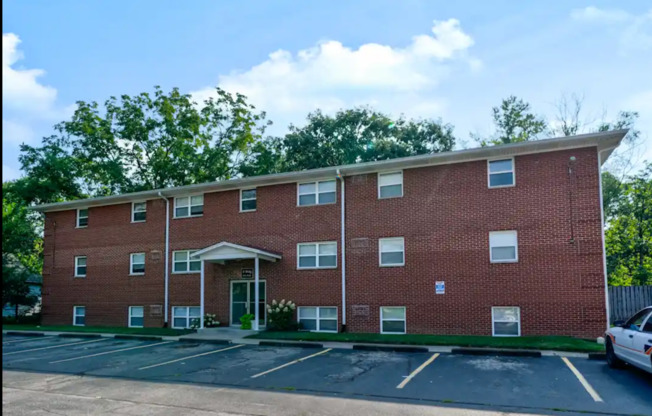 172 - SHAMROCK APARTMENTS