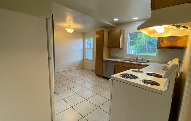 4BD/1BA House with Fenced Yard – Walk to DU!