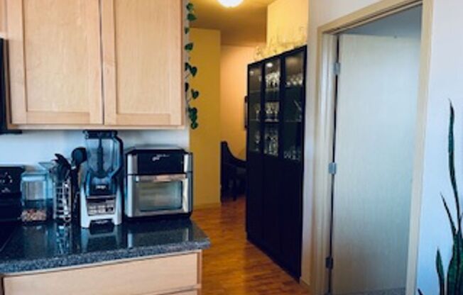 2 beds, 2 baths, 926 sqft, $1,725, Unit 212