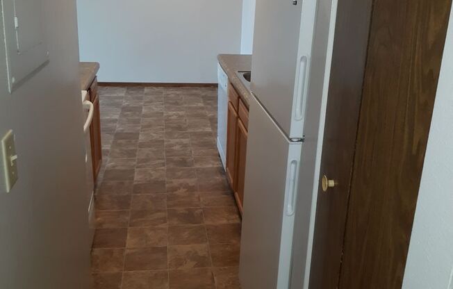 2 beds, 1 bath, 765 sqft, $725, Unit 817-14