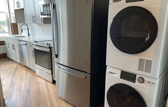 Studio, 1 bath, 300 sqft, $1,150, Unit 205