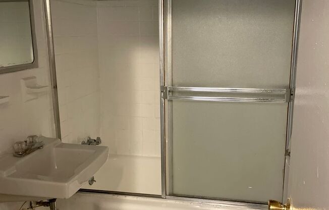 Studio, 1 bath, 400 sqft, $1,200, Unit 821