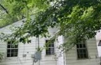 2BR/1BA House recently renovated