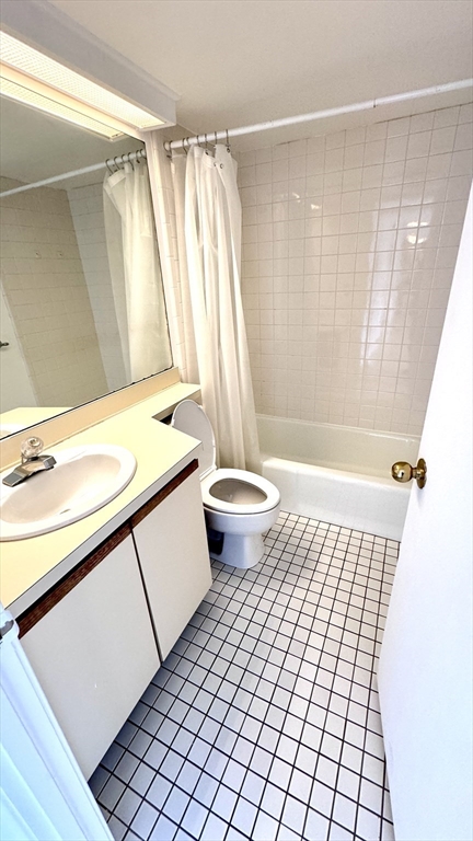 2 beds, 2 baths, 1,040 sqft, $4,000, Unit 404