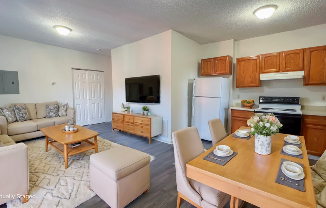 3 beds, 1 bath, $1,700, Unit 2E