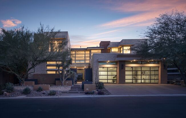 Exceptional 3-Bedroom Home in the Ridges
