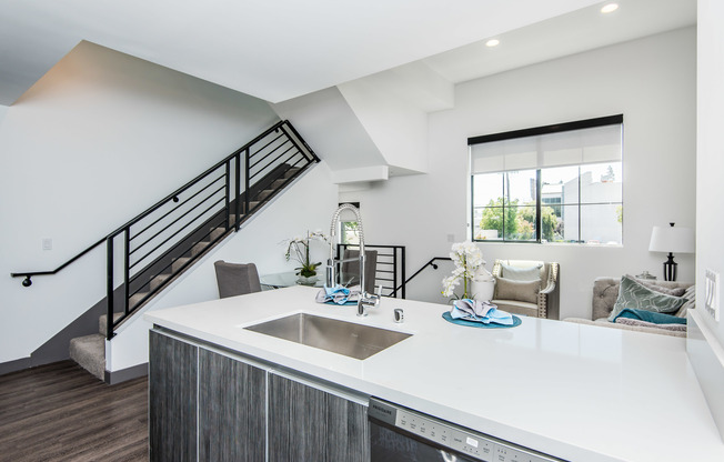 Come home to these Modern Townhouse in Toluca Lake!