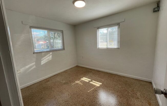 Ocala - 2 Bedroom, 1 Bath Duplex!