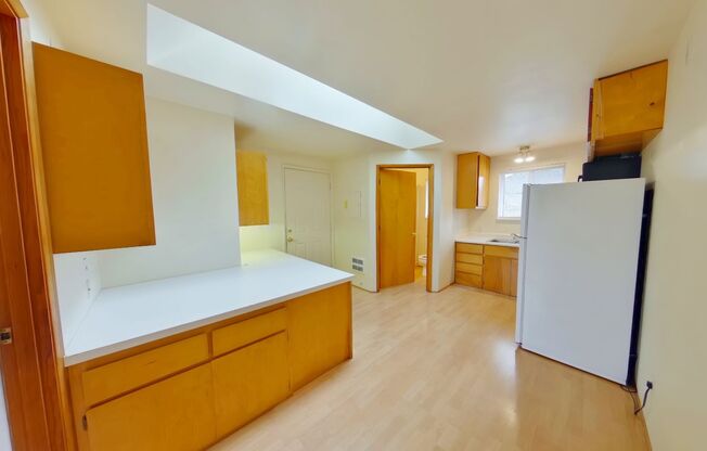 1 bed, 1 bath, $1,200, Unit C