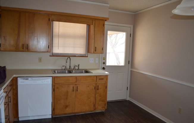 2 beds, 1 bath, 900 sqft, $925