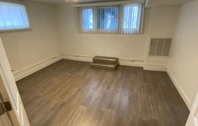 1 bed, 1 bath, $1,100, Unit 6