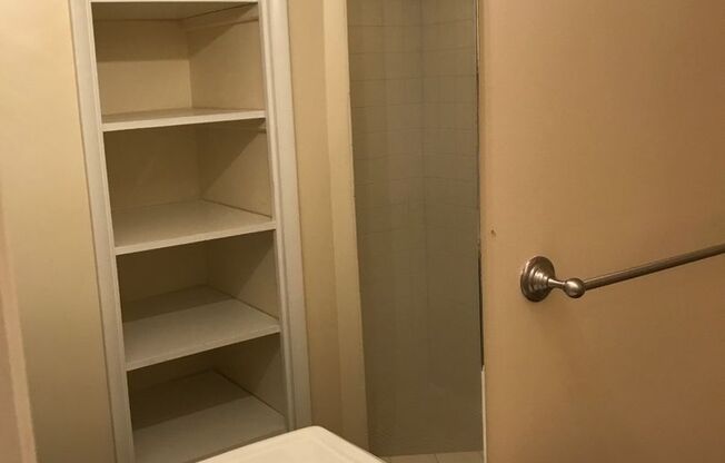 Studio, 1 bath, 388 sqft, $945, Unit 413