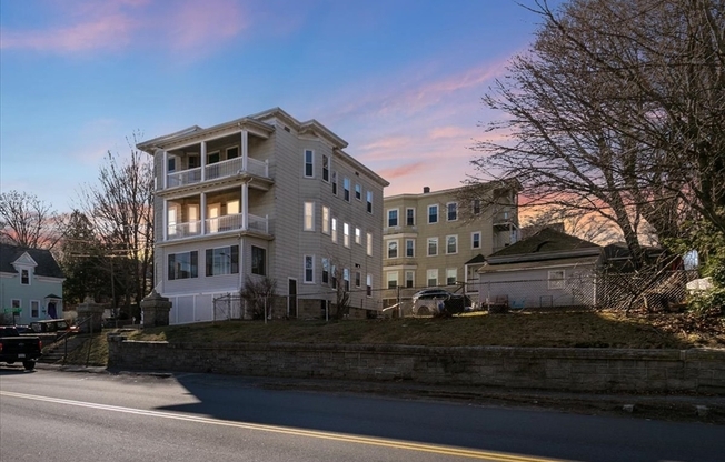 146 S ELM ST