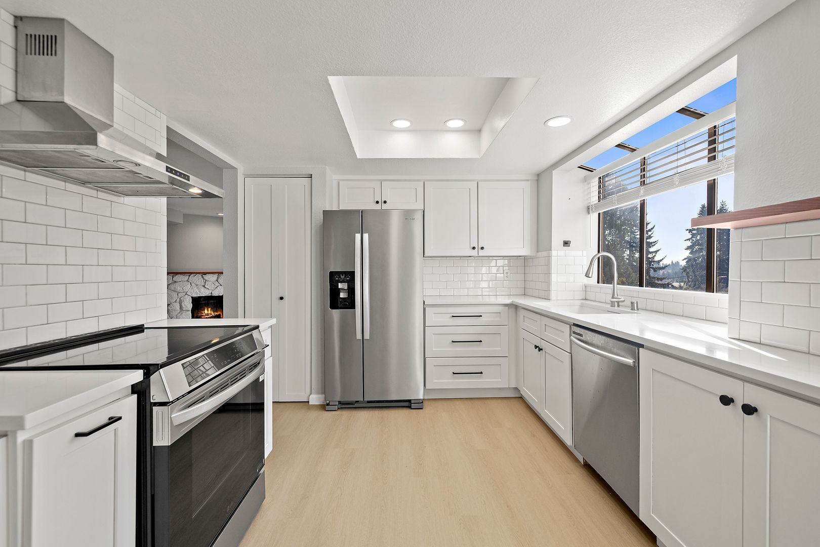 Amazing 2bed/1.5bath Condo Unit with Private Balcony in Meridian Park!