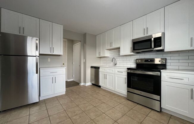1 bed, 1 bath, 550 sqft, $1,650, Unit 28 R