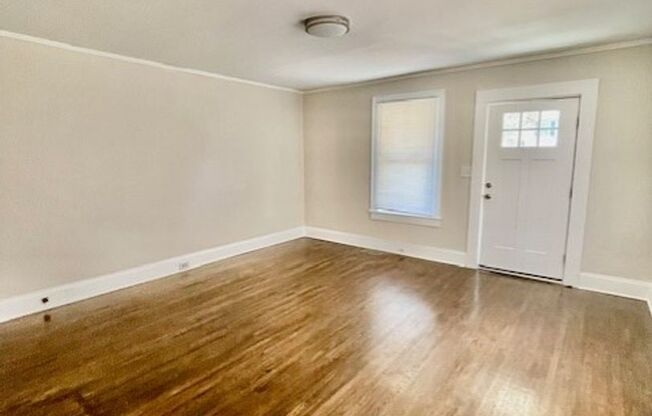 Newly renovated 1 bedroom 1 bath duplex Located in the Enderly Park area