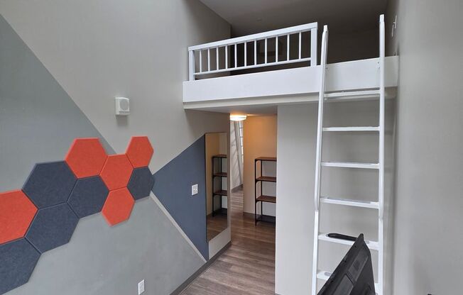 Studio, 1 bath, 172 sqft, $1,300, Unit B7