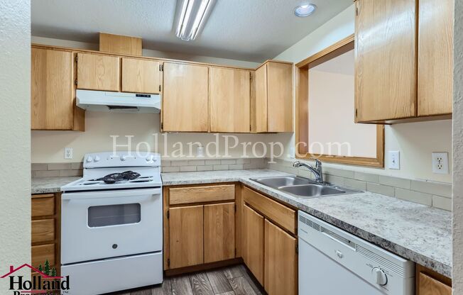 3 beds, 2.5 baths, 1,200 sqft, $2,095, Unit Unit 6054